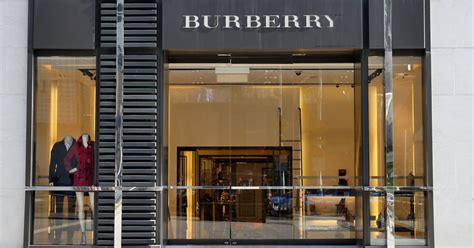 john smith burberry|Burberry COO to depart amid changing luxury scene .